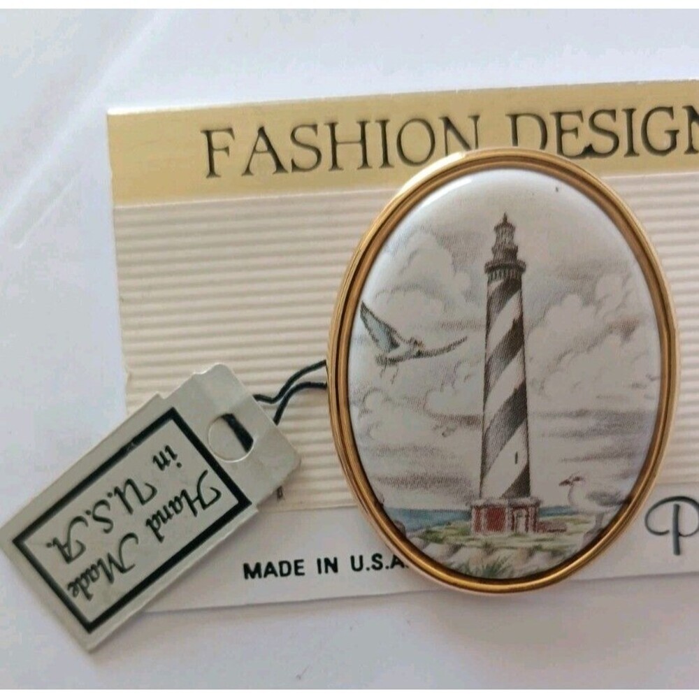 Vintage LIGHTHOUSE BROOCH Cape Lookout Painted Porcelain Pin Nautical New - Picture 6 of 6